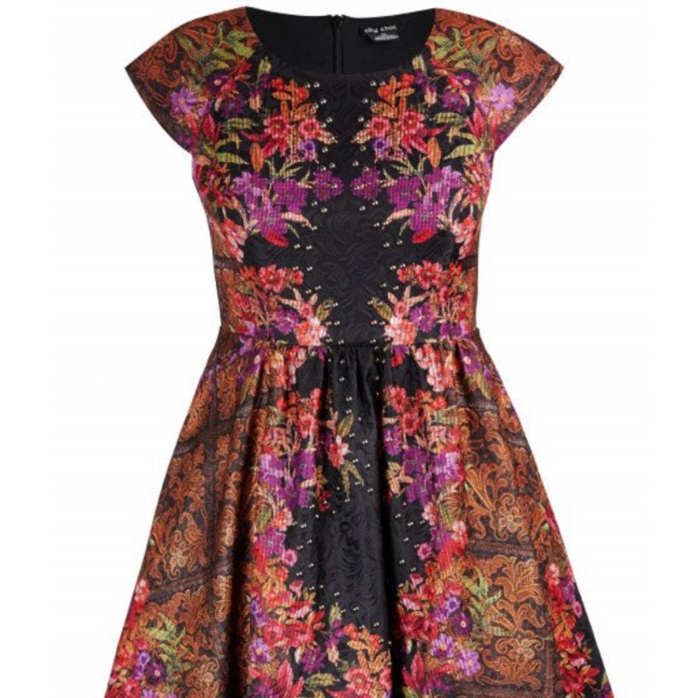 City Chic- Fit &flare - cap sleeve dress. Black